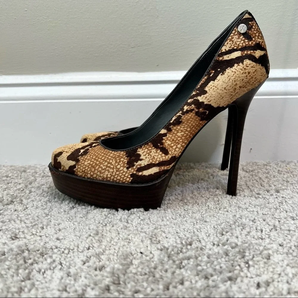 Calvin Klein animal print platform shoes size 7.5   #024-1